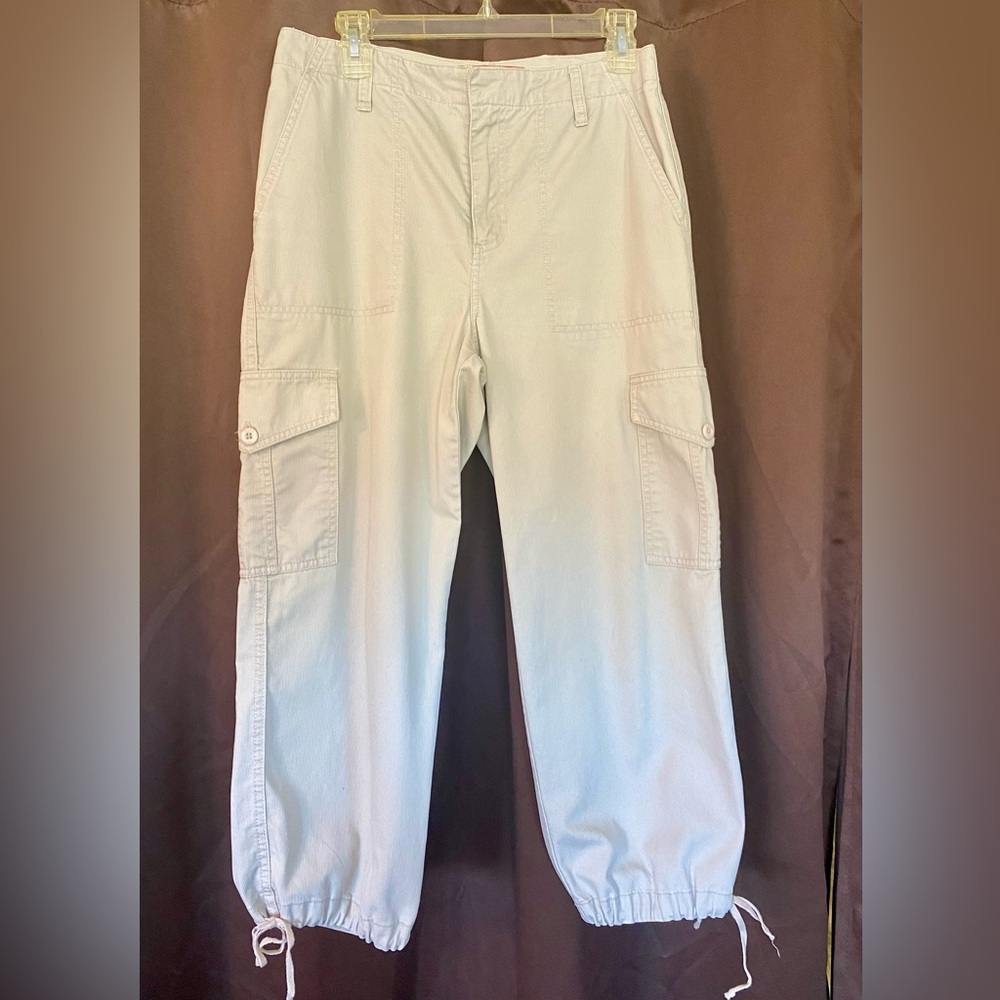 Gloria Vanderbilt Woman Cream Cargo Pants - Utility Pocket Style
